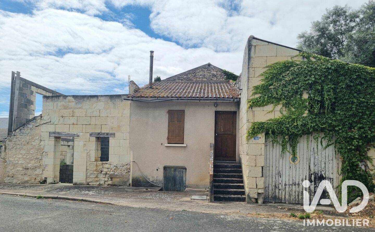 Maison 1 pièce 27 m² · à Le Puy-Notre-Dame · 27 m² · 55 000 €