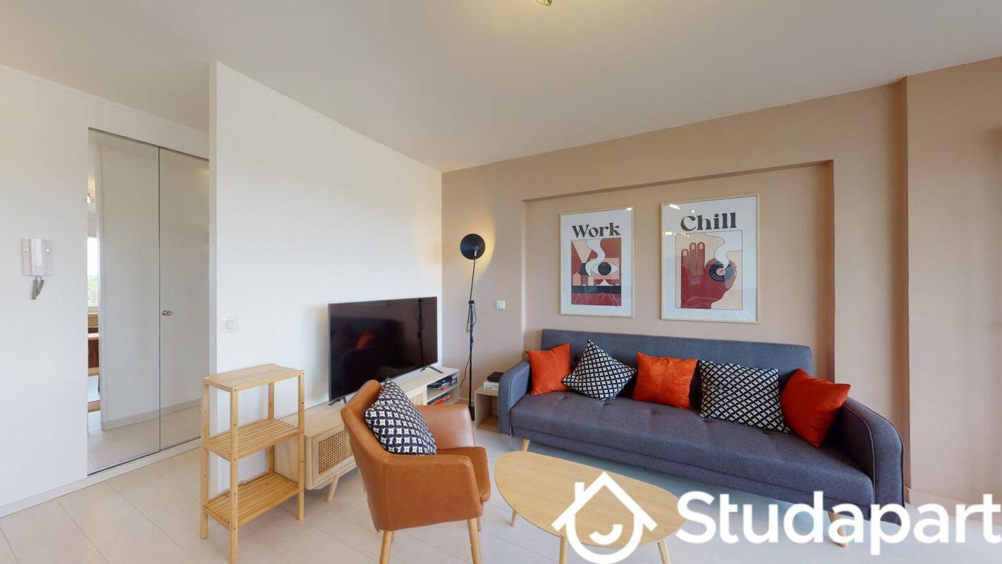 1 pièce 11 m² · à Noisy-le-Grand · 11 m² · 664 €