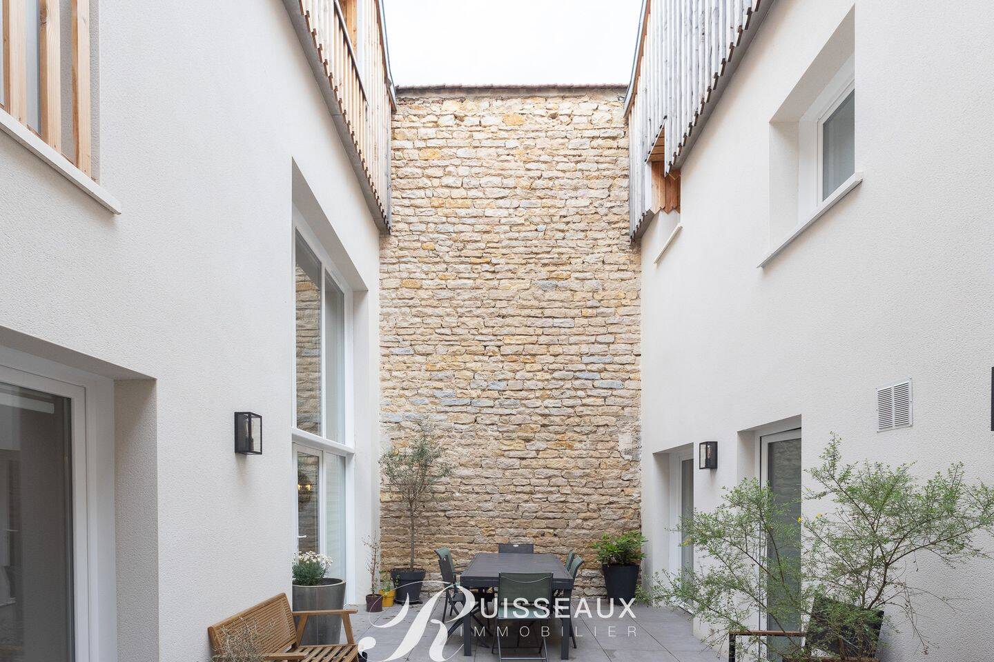 Maison 9 pièces 255 m² · à Dijon · 255 m² · 940 000 €