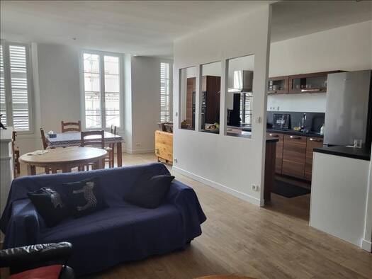 Appartement à louer 821 € 3 pièces 2 chambres 82 m² Étage 1/2 Centre Ville Nord Rochefort 17300