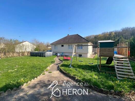 Maison à vendre 229 000 € 6 pièces 5 chambres 126 m² 935 m² de terrain Poligny 77167