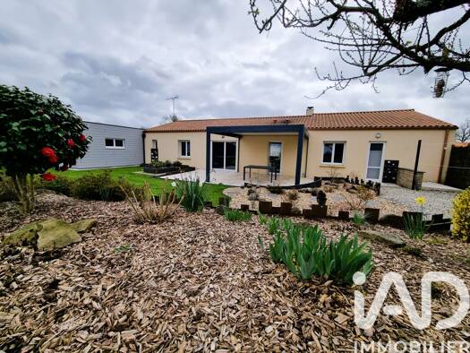 Maison de plain-pied à vendre 308 000 € 6 pièces 3 chambres 125 m² Les Epesses 85590