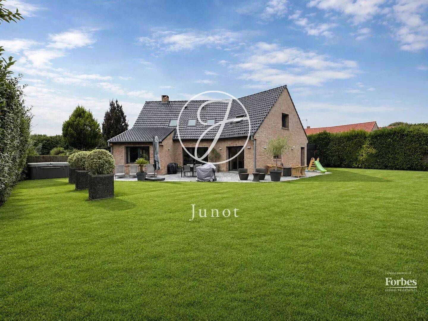 Maison 8 pièces 212 m² · à Camphin-en-Pévèle · 212 m² · 945 000 €