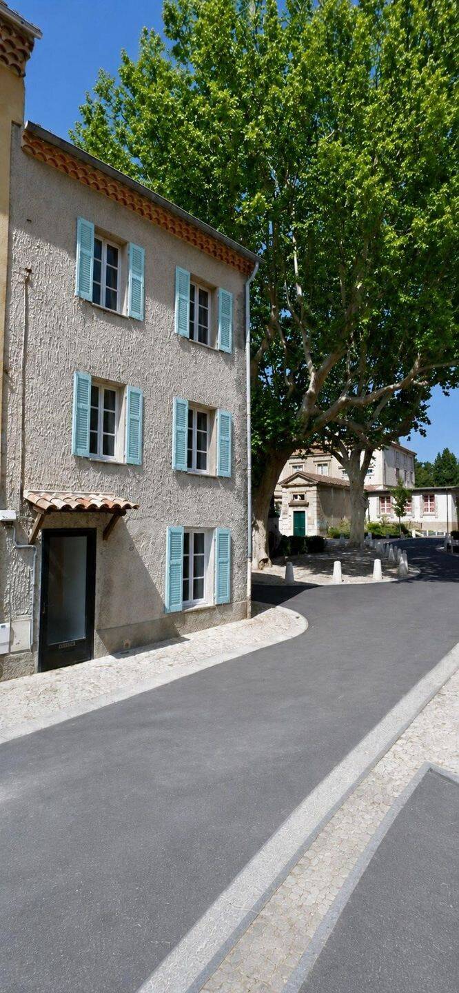 Maison 6 pièces 167 m² · à Pernes-les-Fontaines · 167 m² · 230 000 €