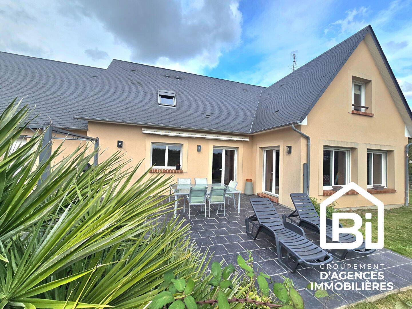 Maison 8 pièces 218 m² · à Équemauville · 218 m² · 569 000 €