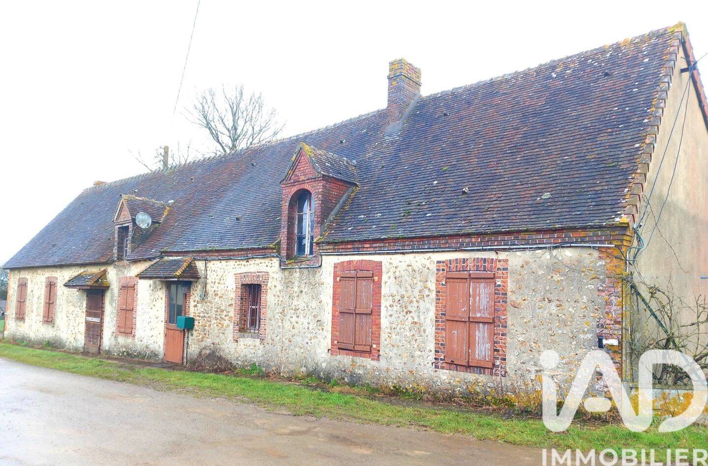 Maison 6 pièces 184 m² · à Saintigny · 184 m² · 125 000 €