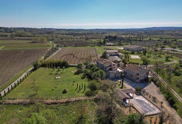 Maison 20 pièces 656 m² · à Saint-Jean-de-Serres · 656 m² · 1 615 000 €
