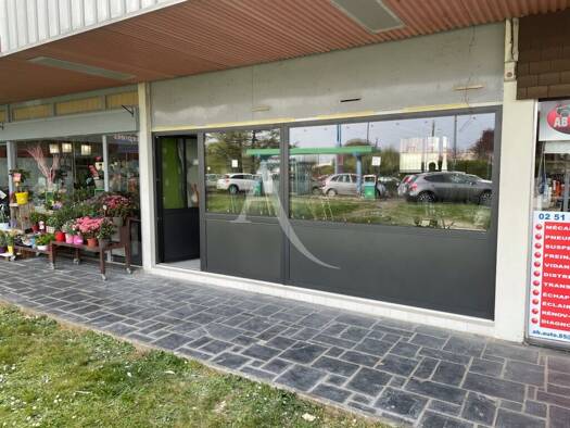 Local commercial à louer 850 € 52 m² de surface de vente Rabelais-Le Porteau Fontenay-le-Comte 85200