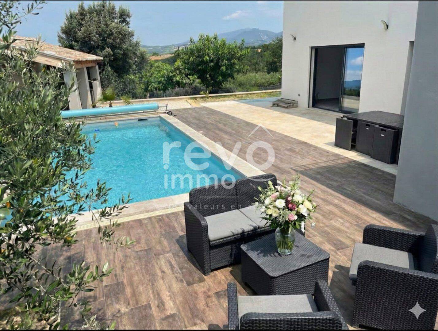Maison 7 pièces 152 m² · à Mirabel-aux-Baronnies · 152 m² · 735 000 €