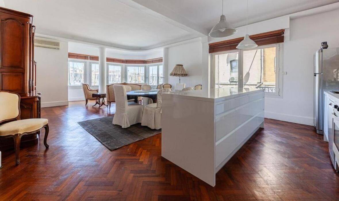 Appartement 6 pièces 126 m² · à Marseille 7ème Arrondissement · 126 m² · 3 150 €