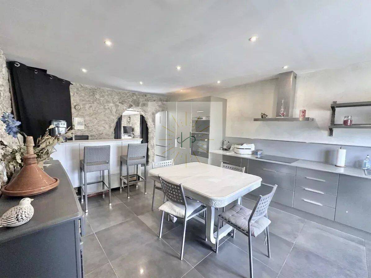 Maison 6 pièces 147 m² · à Soyons · 146,5 m² · 220 000 €