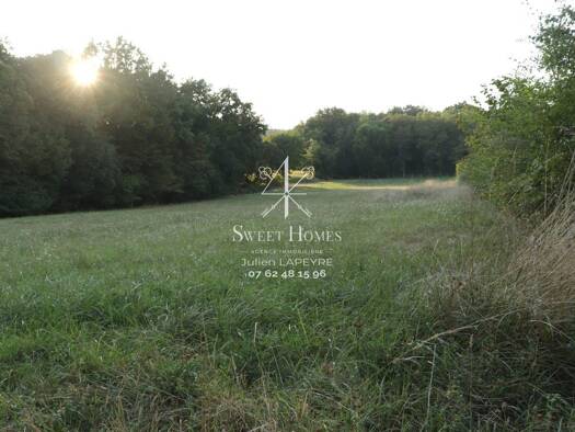 Terrain constructible viabilisé à vendre 15 000 € 929 m² de terrain Grassac 16380