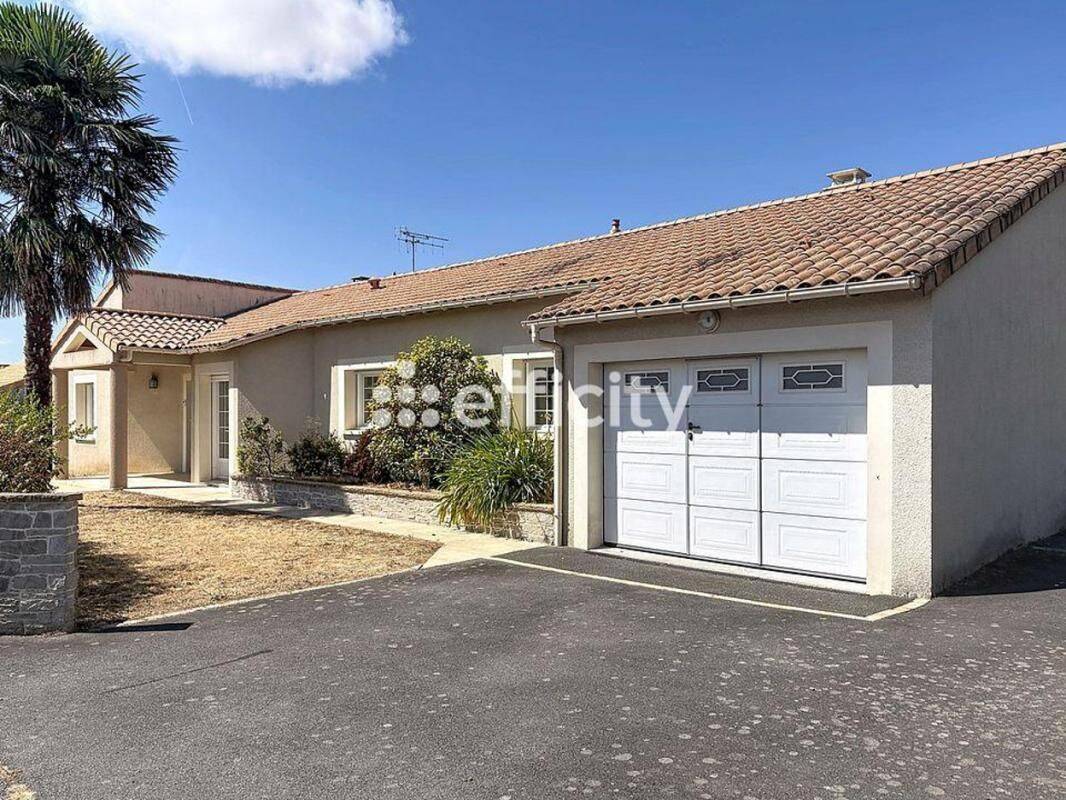 Maison 6 pièces 172 m² · à La Séguinière · 172 m² · 320 000 €
