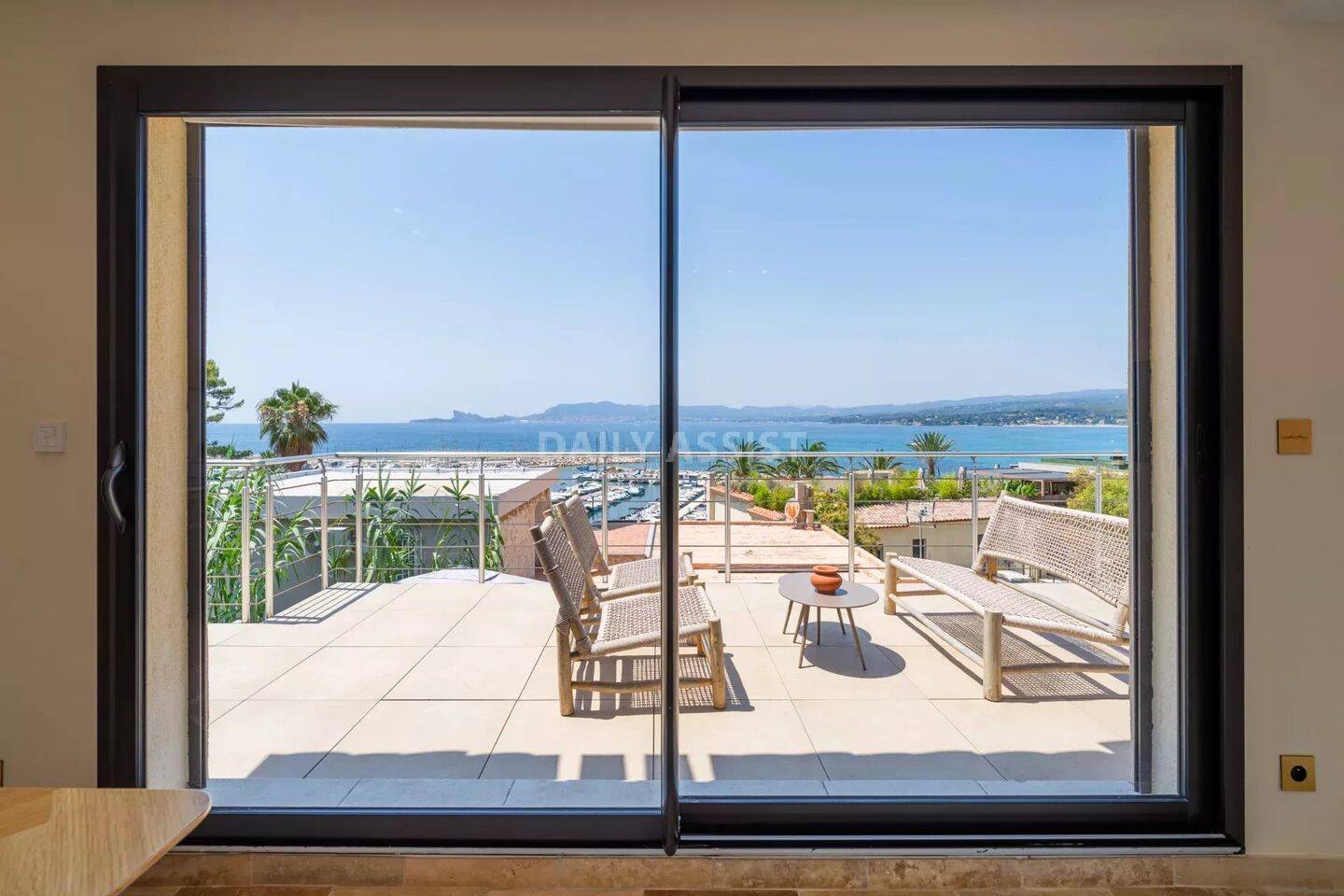 Appartement 3 pièces 60 m² · à Saint-Cyr-sur-Mer · 60 m² · 2 600 €/mois