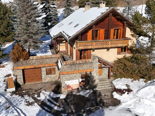 Chalet à vendre 1 300 000 € 6 pièces 4 chambres 262 m² 3 367 m² de terrain Saint-Chaffrey 05330