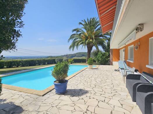 Maison à vendre 359 000 € 8 pièces 5 chambres 215 m² 2 973 m² de terrain Montardon 64121