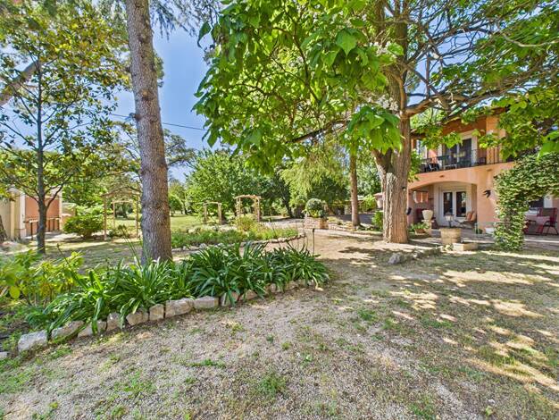 Maison à vendre 635 000 € 12 pièces 7 chambres 360 m² 8 000 m² de terrain Barthelasse-Piot Étendu Avignon 84000