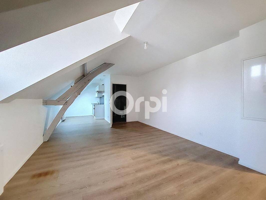 Appartement 1 pièce 30 m² · à Creil · 29,8 m² · 530 €