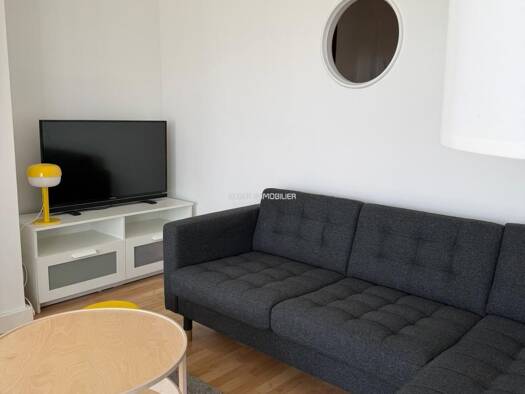 Appartement à louer 2 030 € 3 pièces 2 chambres 63 m² Étage 9/10 Emeriau-Zola Paris 15ème arrondissement 75015