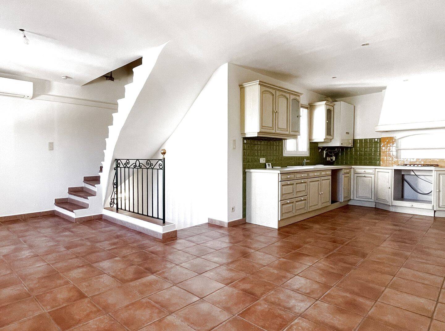 Maison 3 pièces 85 m² · à Fourques · 85 m² · 890 €