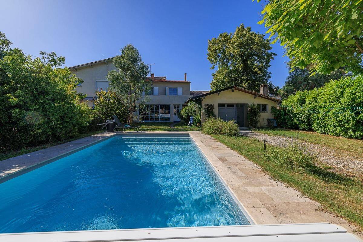 Maison 7 pièces 148 m² · à Saint-Médard-de-Guizières · 148 m² · 246 000 €