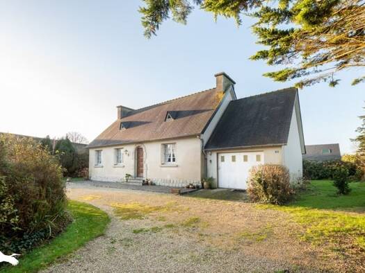 Maison de plain-pied à vendre 213 000 € 4 pièces 3 chambres 82 m² 2 438 m² de terrain Plougar 29440