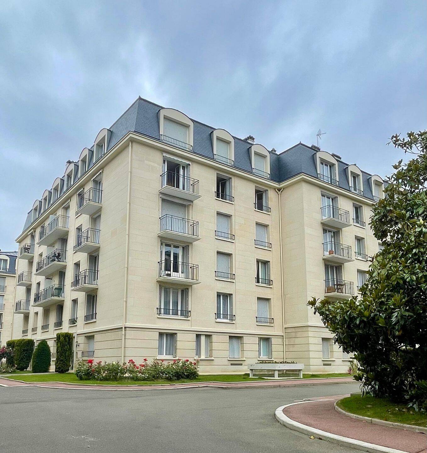 Appartement 4 pièces 96 m² · à Versailles · 96 m² · 2 700 €/mois