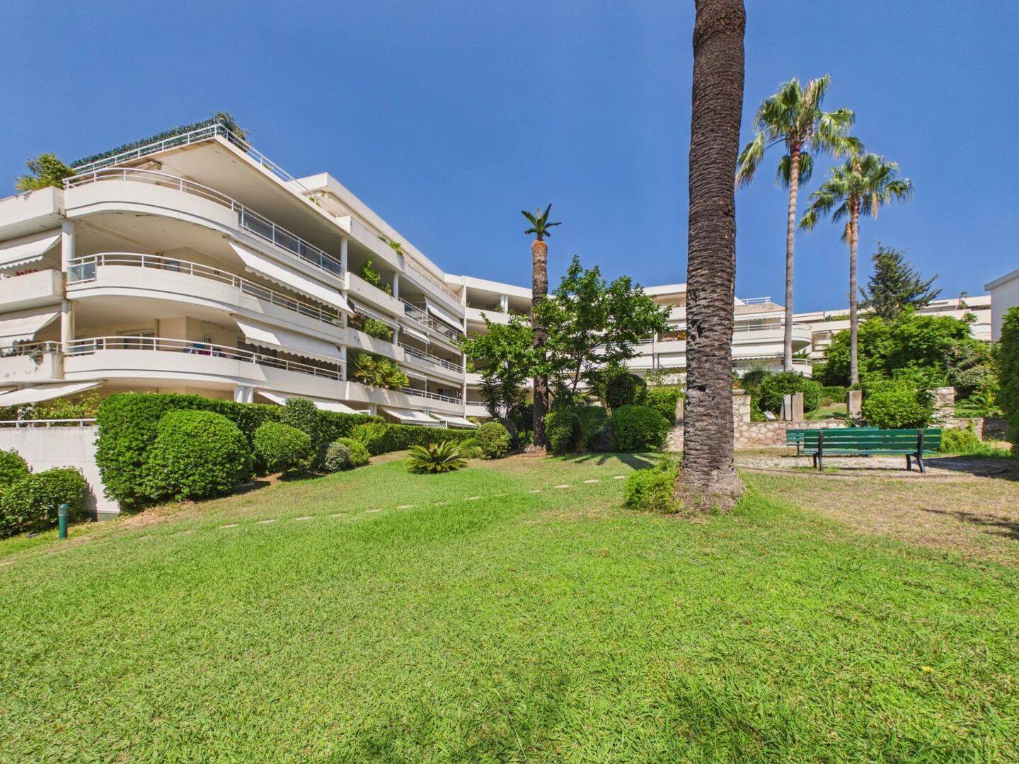 Appartement 2 pièces 44 m² · à Antibes · 44 m² · 299 000 €