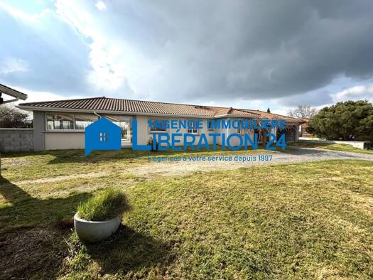 Maison de plain-pied à vendre 430 000 € 8 pièces 5 chambres 202 m² 2 496 m² de terrain Saint-Médard-en-Forez 42330