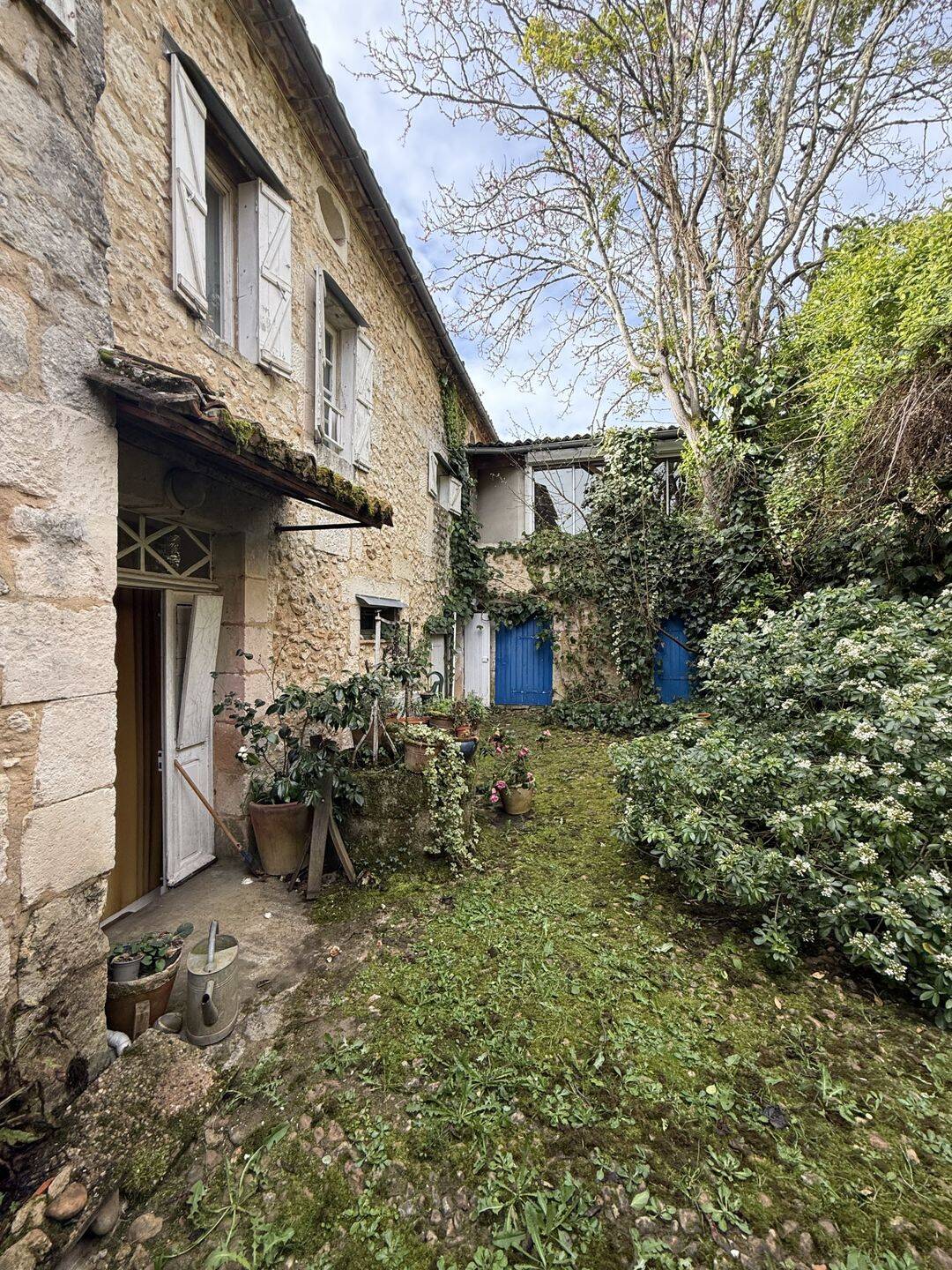 Maison 10 pièces 347 m² · à Villamblard · 347 m² · 249 000 €