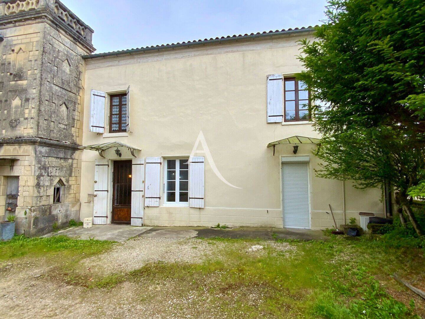 Maison 8 pièces 220 m² · à Pons · 220 m² · 117 000 €