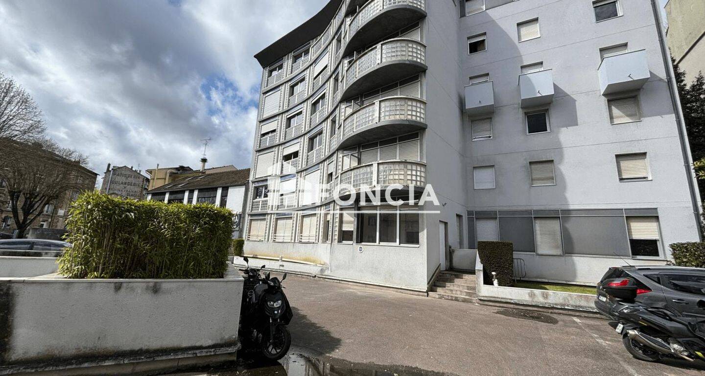 Appartement 1 pièce 16 m² · à Chaville · 15,7 m² · 548 €