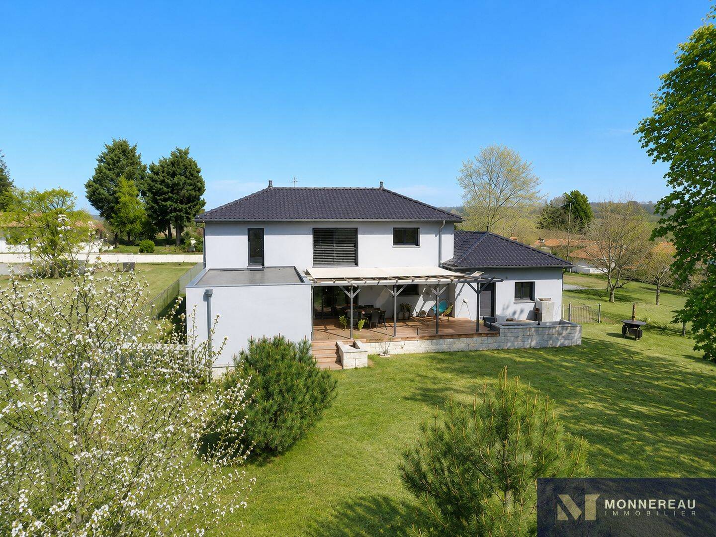 Maison 6 pièces 211 m² · à Montmérac · 211 m² · 400 000 €