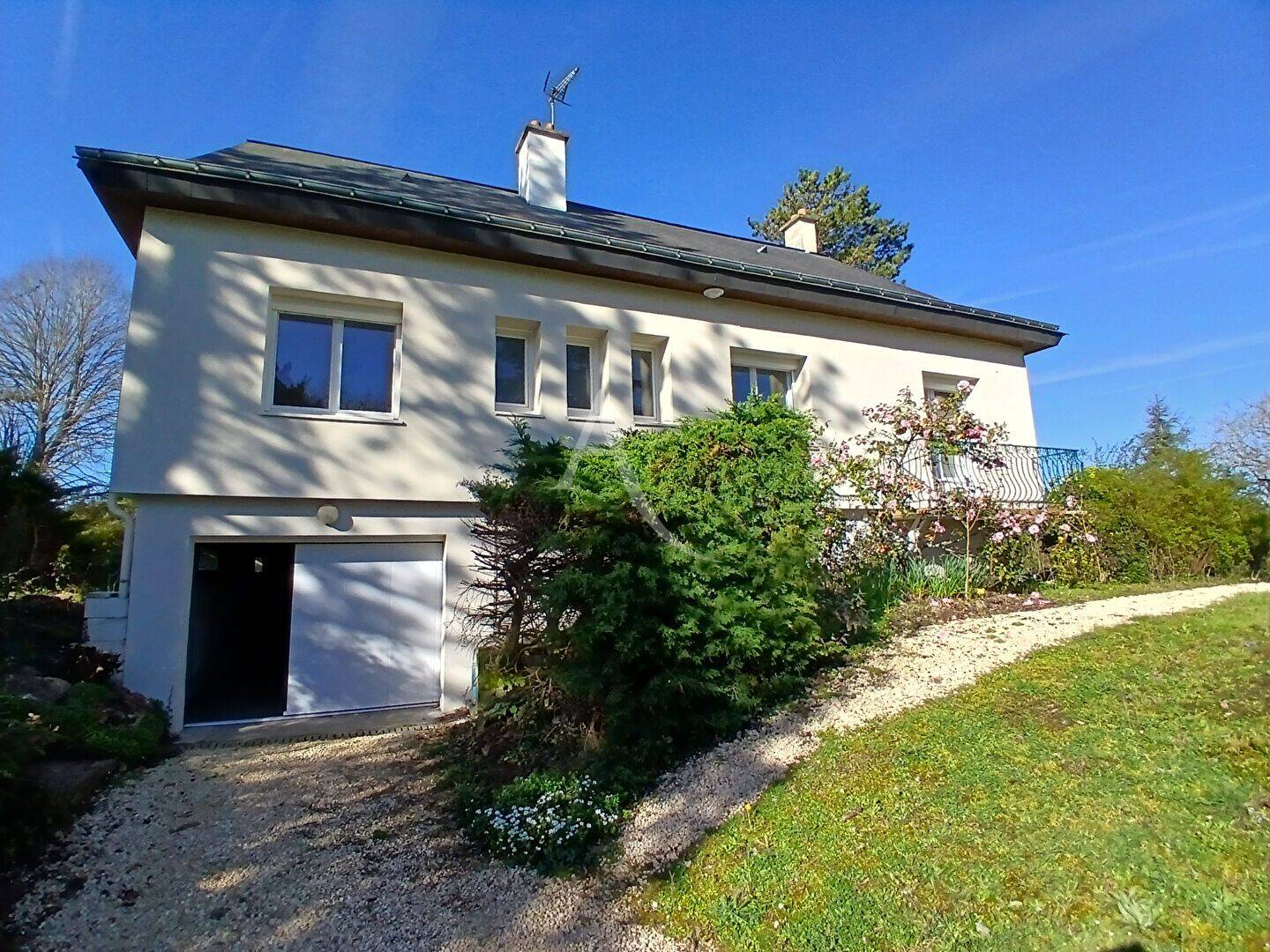 Maison 7 pièces 147 m² · à Brissac Loire Aubance · 147 m² · 1 275 €/mois