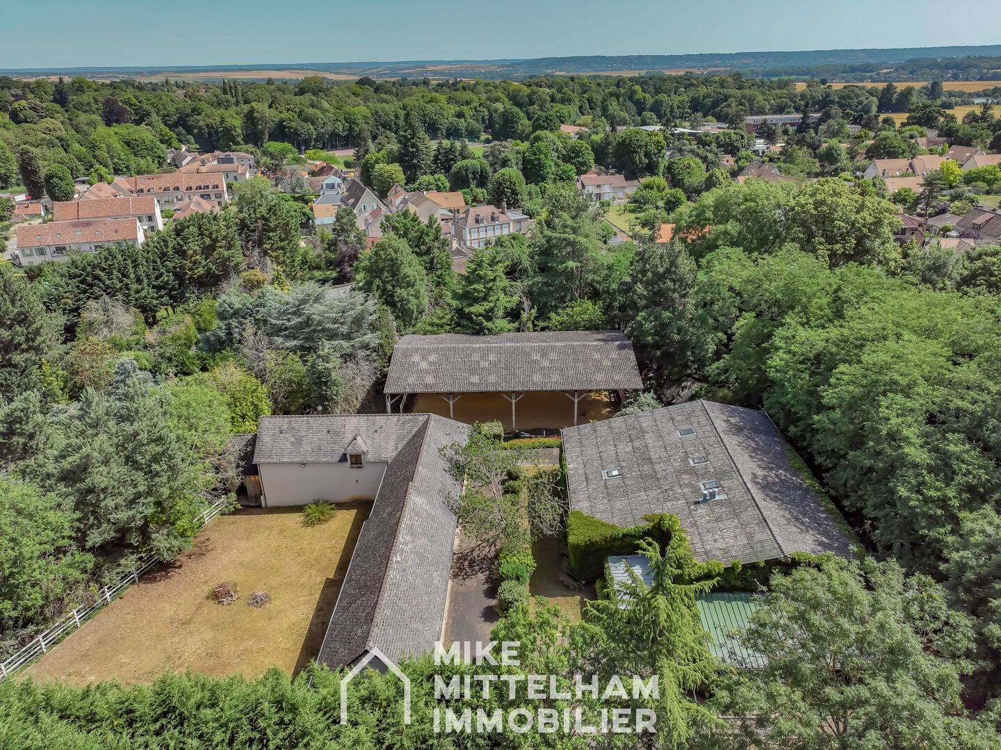 Maison 20 pièces 846 m² · à Montfort-l'Amaury · 846 m² · 1 456 000 €