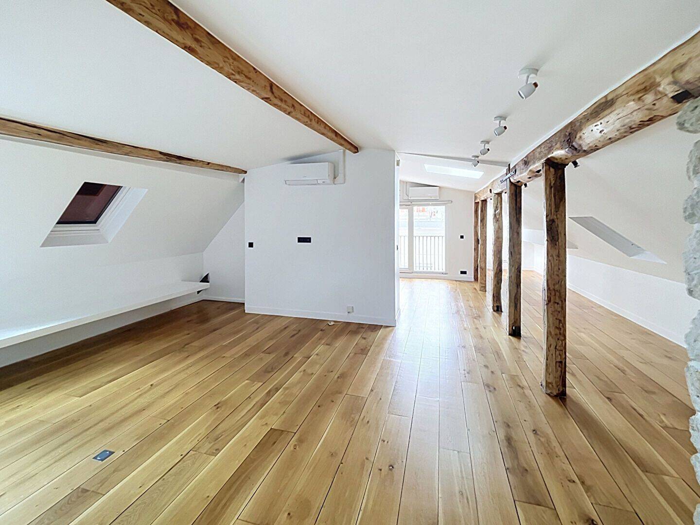 Appartement 3 pièces 117 m² · à Paris 8ème Arrondissement · 117 m² · 4 695 €/mois