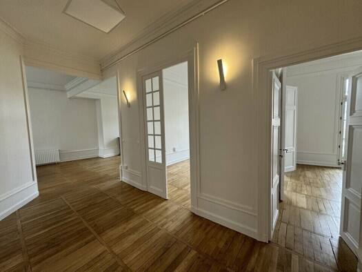 Espace bureau à louer 1 967 € 125 m² de bureaux divisible jusqu'à 125 m² Grammont Tours 37000