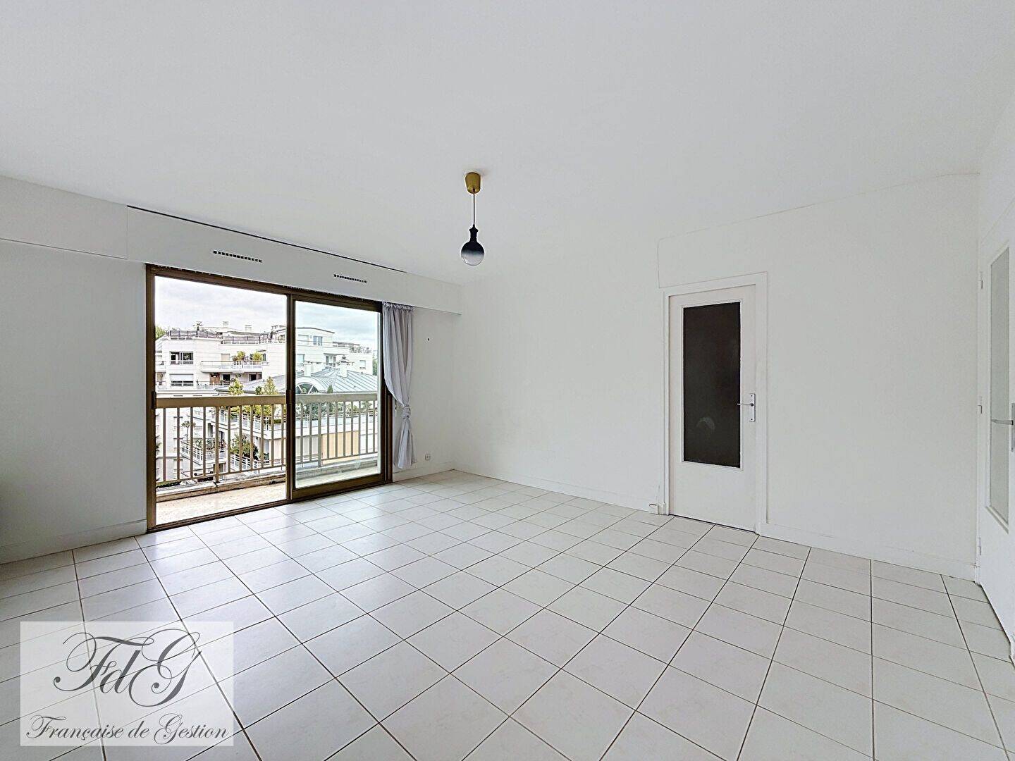 Appartement 1 pièce 33 m² · à Neuilly-sur-Seine · 32,7 m² · 1 135 €