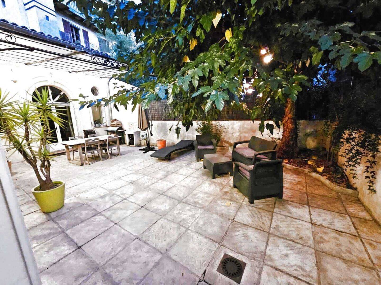 Maison 6 pièces 208 m² · à Marseille 6ème Arrondissement · 208 m² · 800 000 €