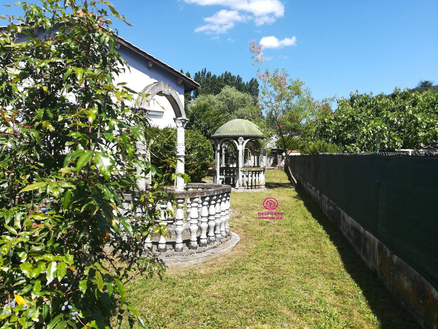 Maison 6 pièces 160 m² · à Roussillon · 160 m² · 210 000 €