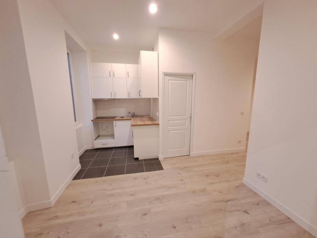 Appartement 1 pièce 37 m² · à Saint-Jean-d'Angély · 37,3 m² · 490 €