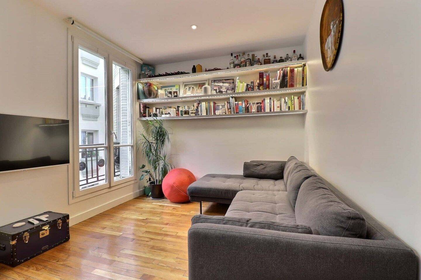 Appartement 1 pièce 43 m² · à Paris 3ème Arrondissement · 43 m² · 2 456 €