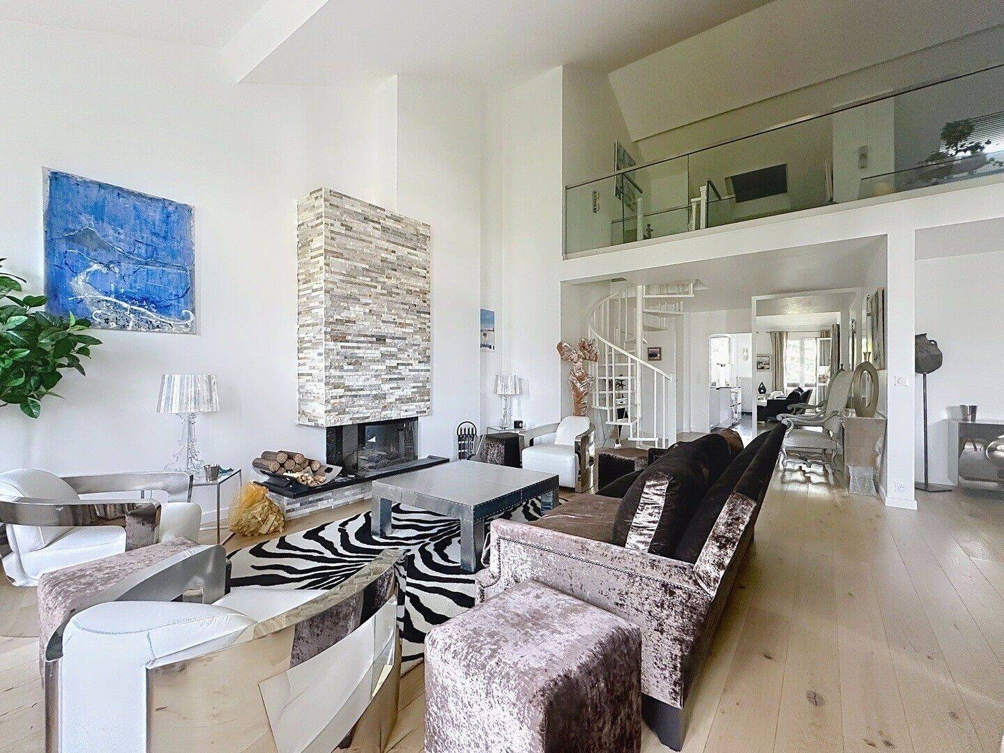 Appartement 7 pièces 200 m² · à Louveciennes · 200 m² · 3 400 €/mois