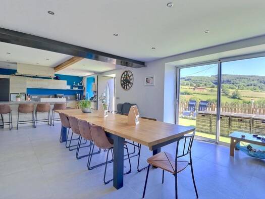 Maison à vendre 195 000 € 7 pièces 4 chambres 192 m² 1 338 m² de terrain Matour 71520