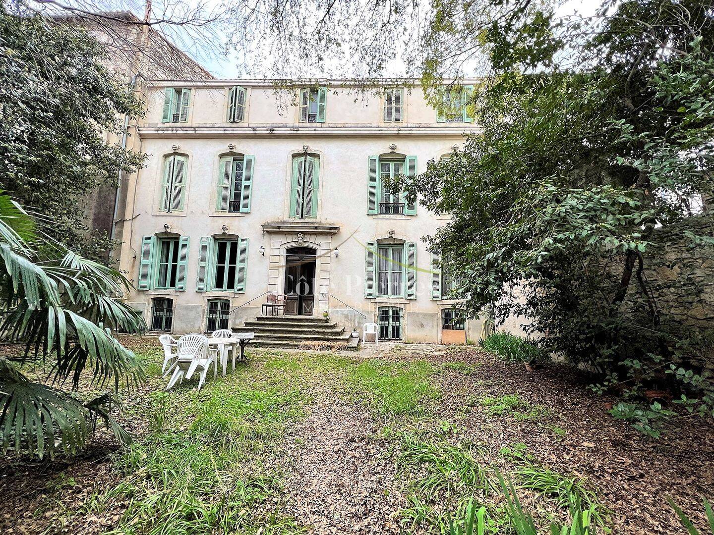 Maison 16 pièces 433 m² · à Nîmes · 433 m² · 985 000 €