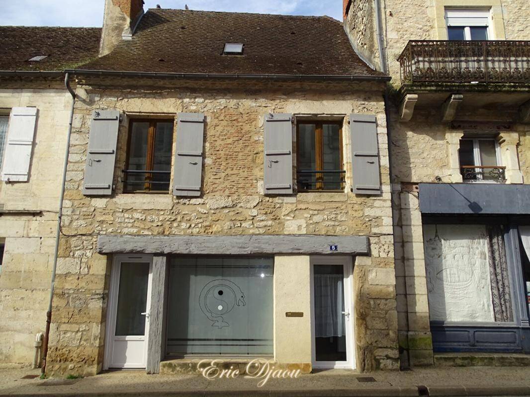 Maison 3 pièces 79 m² · à Thenon · 79 m² · 82 500 €