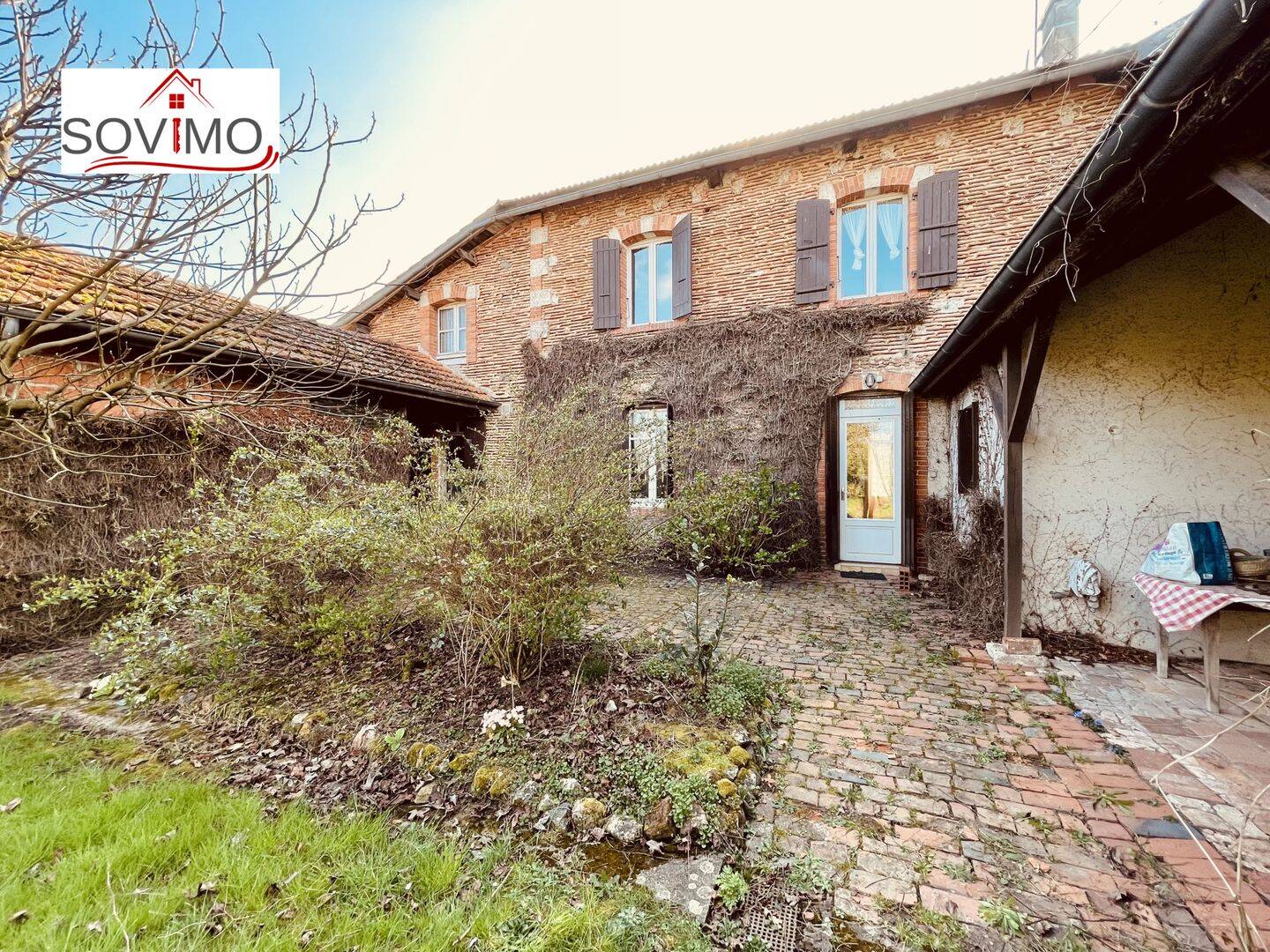 Maison 6 pièces 156 m² · à Terres-de-Haute-Charente · 155,5 m² · 88 000 €