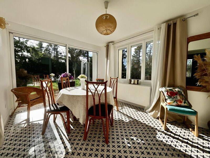 Maison 7 pièces 264 m² · à Commelle-Vernay · 264 m² · 575 000 €