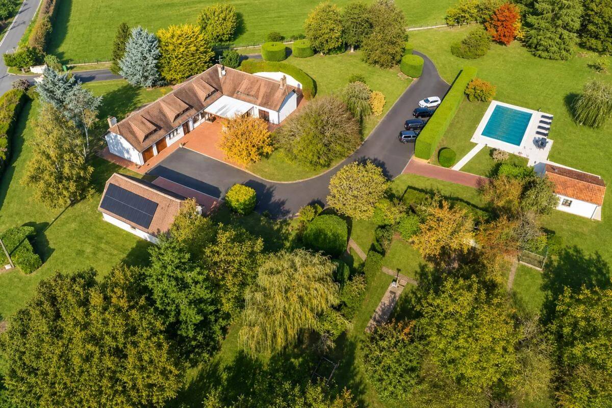 Maison 9 pièces 300 m² · à Dampierre-en-Graçay · 300 m² · 415 000 €