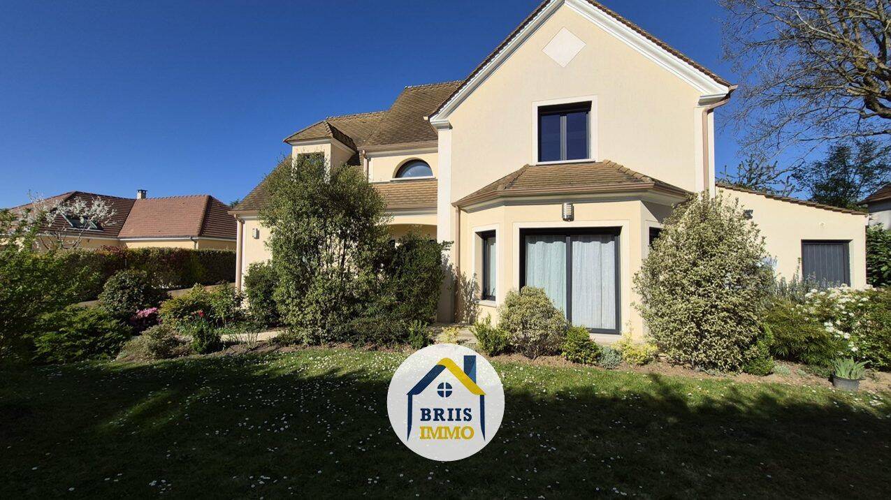 Maison 8 pièces 210 m² · à Fontenay-lès-Briis · 210 m² · 652 000 €